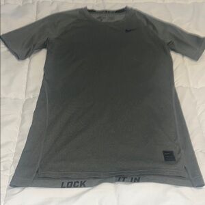Nike Pro men’s Gray Short Sleeve Performance Tee size large